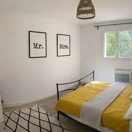 בית נופש Small Nearbeach House *