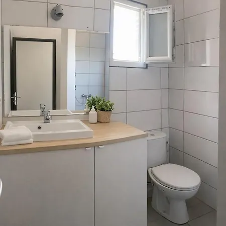 בית נופש Small Nearbeach House