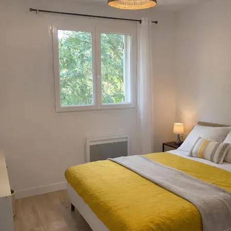 בית נופש Small Nearbeach House *